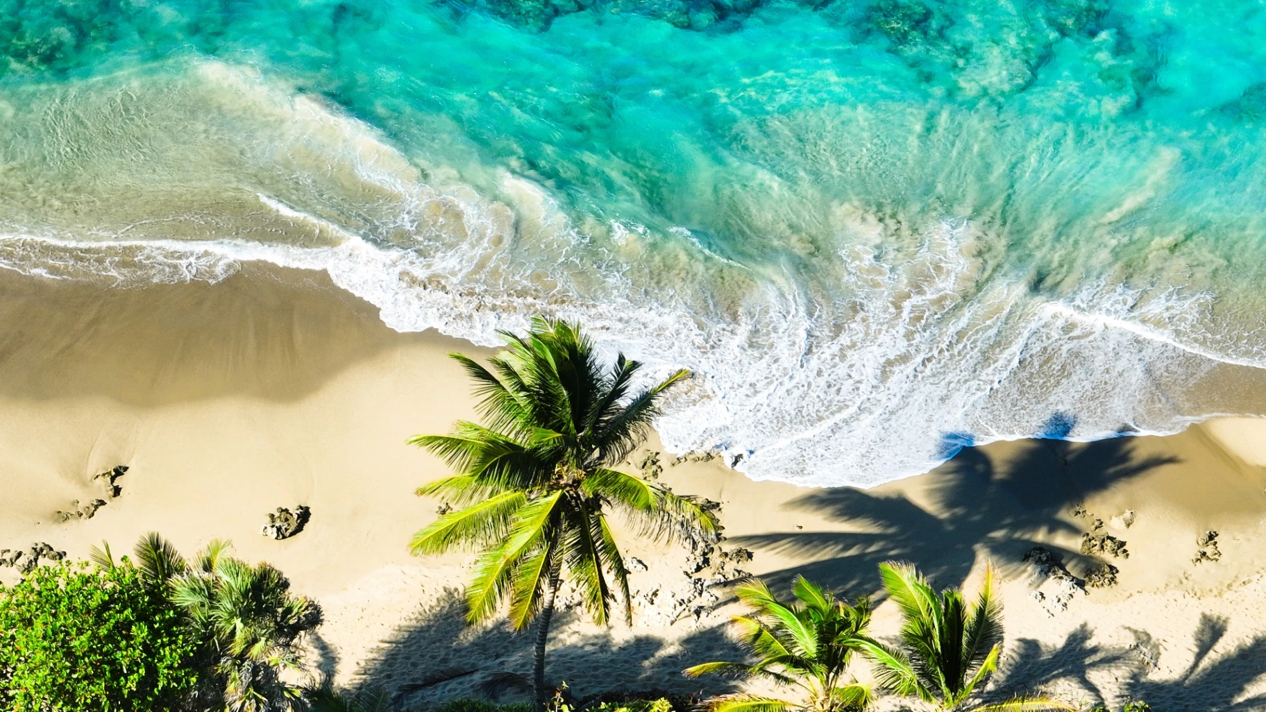 Close up of crystal clear turquoise caribbean water