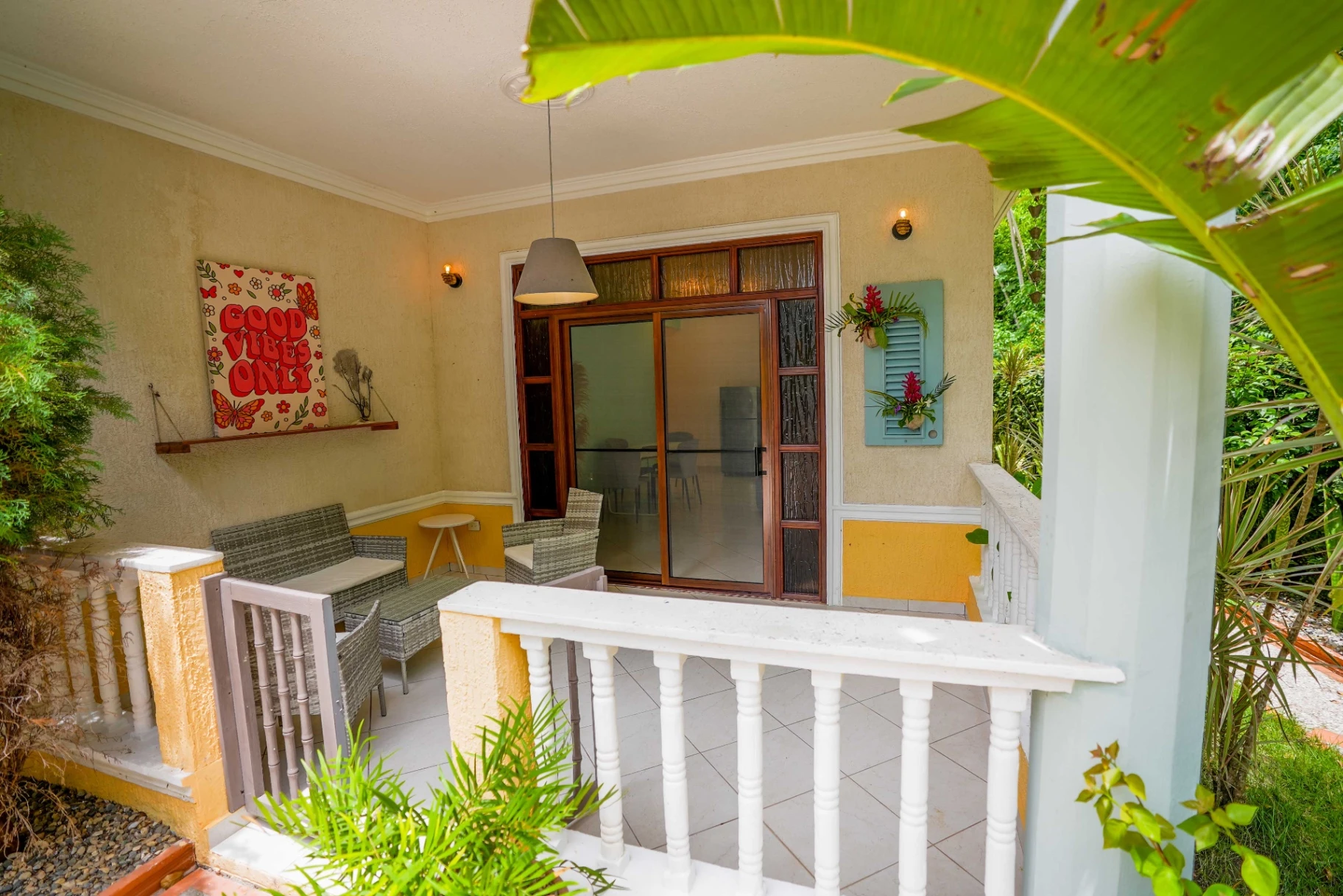 Bright and airy 1 bedroom apartment living area with garden view