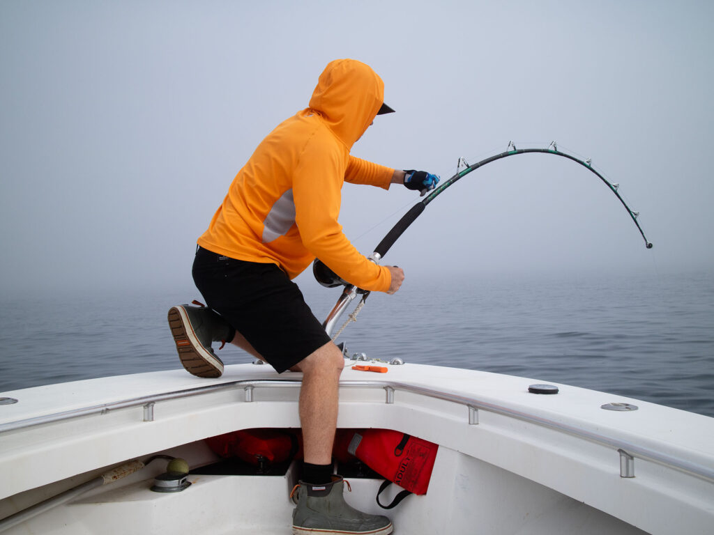 Catching a large bluefin tuna