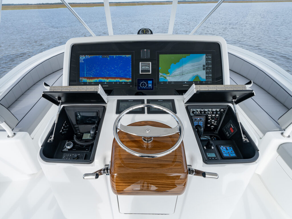 Viking Yachts 50 C flybridge