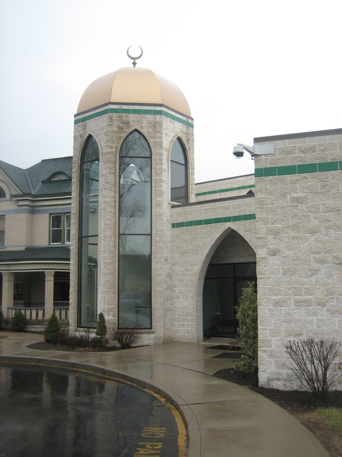 Clifton Mosque Tower topped with a gold dome at the mosque entrance