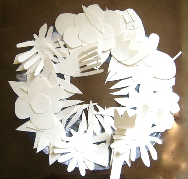 20120202070300-rsz_white_wreath