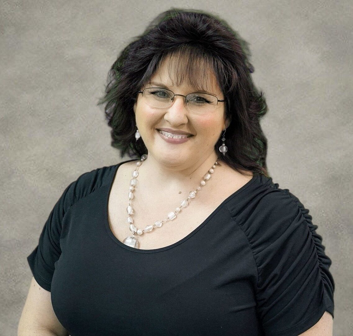 Hollie Abel : Administrative Assistant