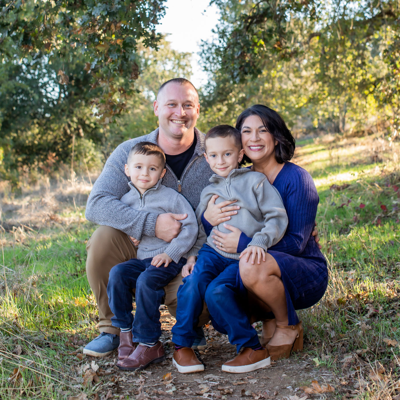 102725 family portrait outside