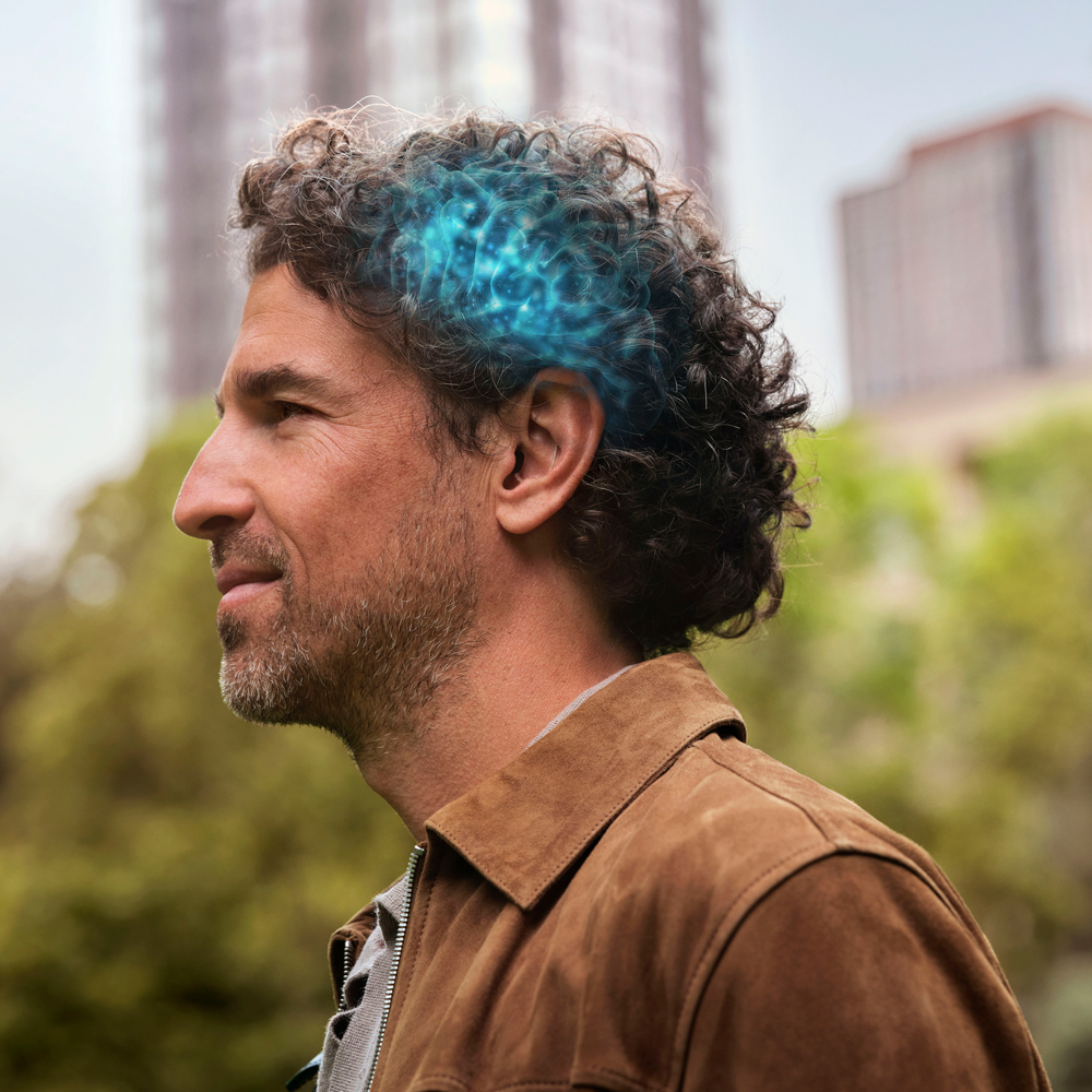 oticon zeal lifestyle square man walking in park brain activiated