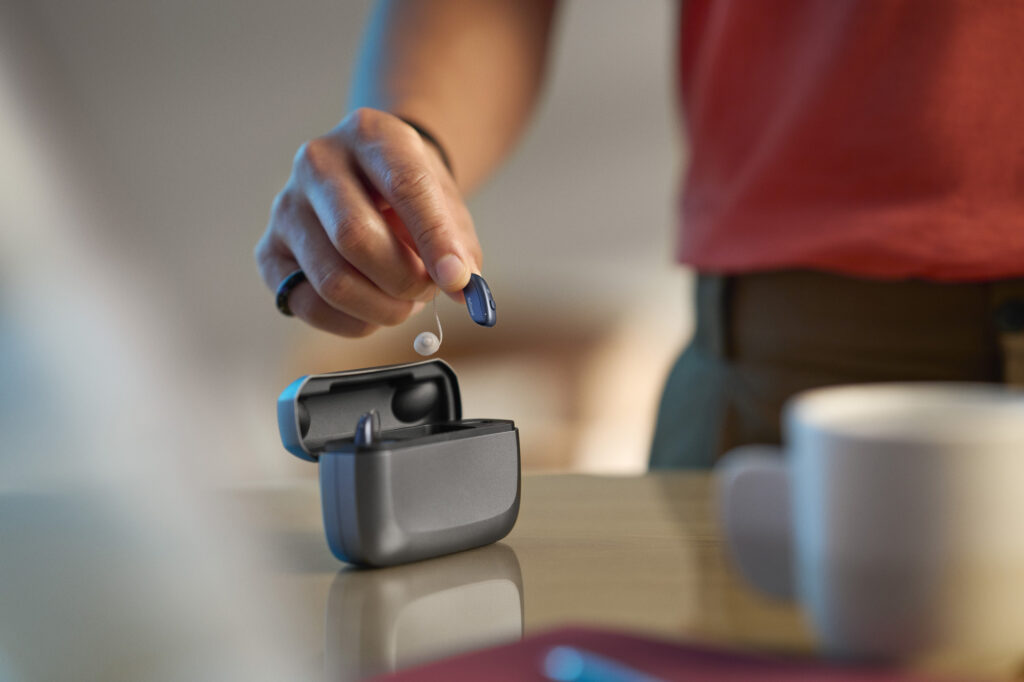 ReSound Vivia Lifestyle RIE in hand