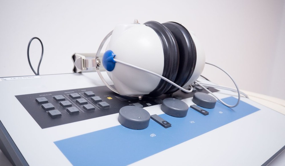 hearing test equipment with earphones