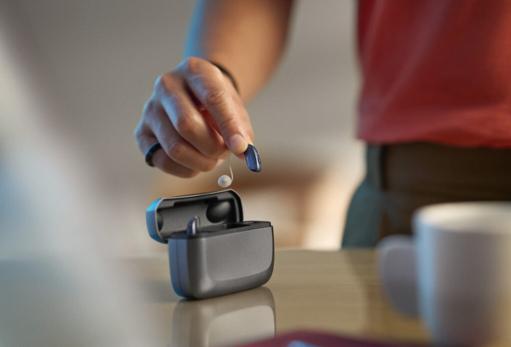 ReSound Vivia RIE in hand