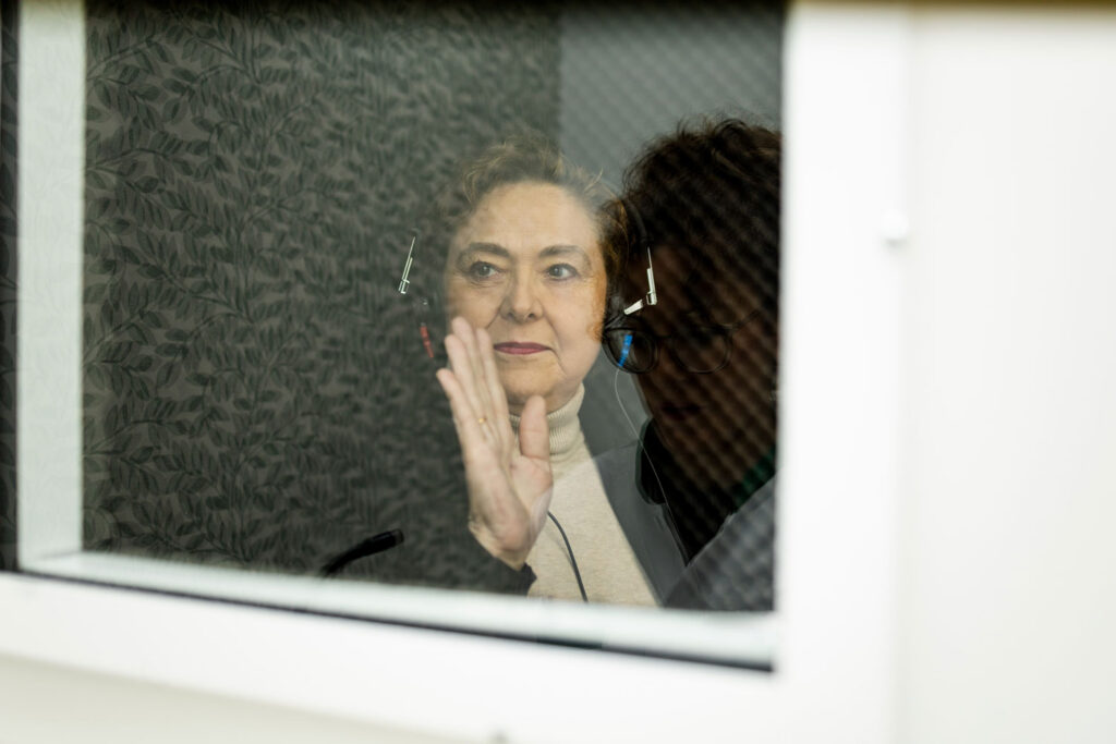 60 year old woman undergoes hearing tests