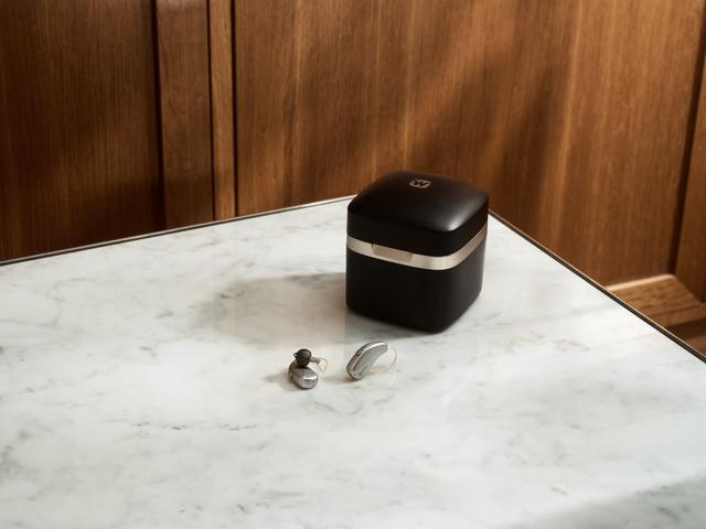 Widex Allure charger aids beauty shot