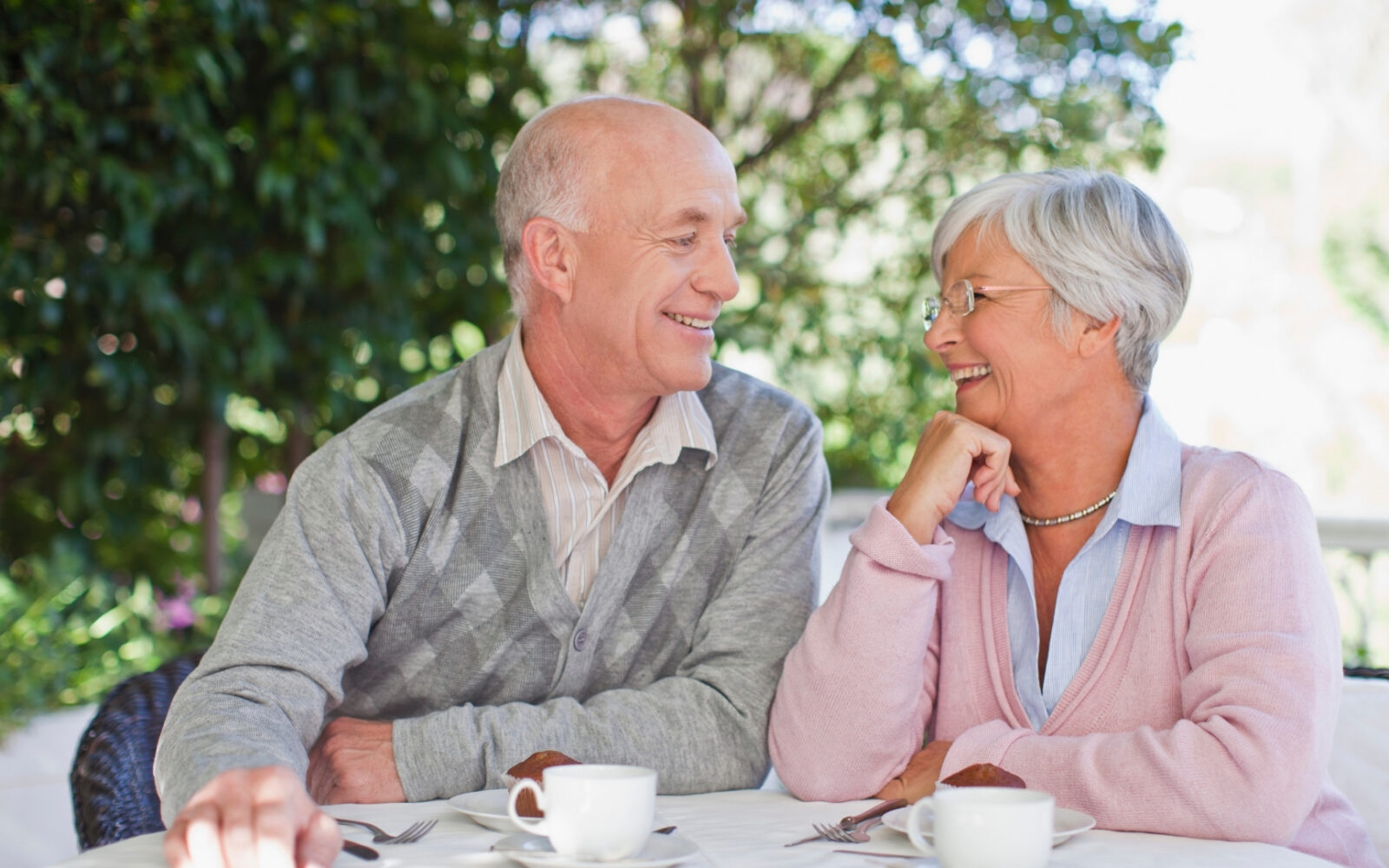 Learn how eye contact improves listening, strengthens communication, and helps people better understand speech and emotions.