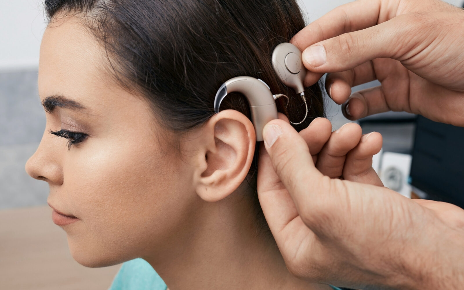 Learn the differences between cochlear implants and hearing aids, including how they work and which option may be right for your hearing needs.