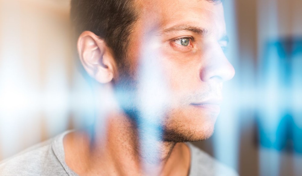 tinnitus young man soundwaves