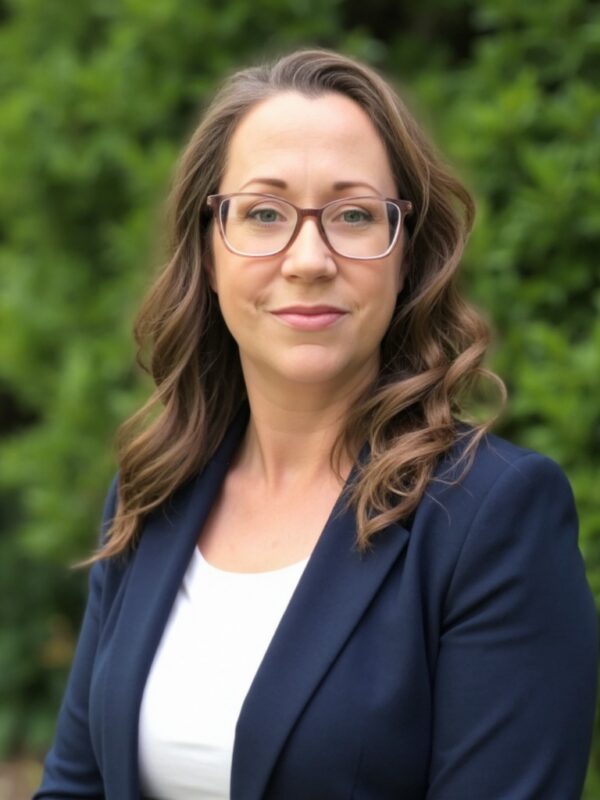 Jess Headshot