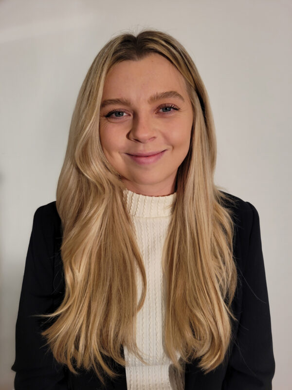 Anika Duenk Headshot