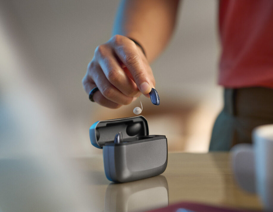 ReSound Vivia RIE in hand