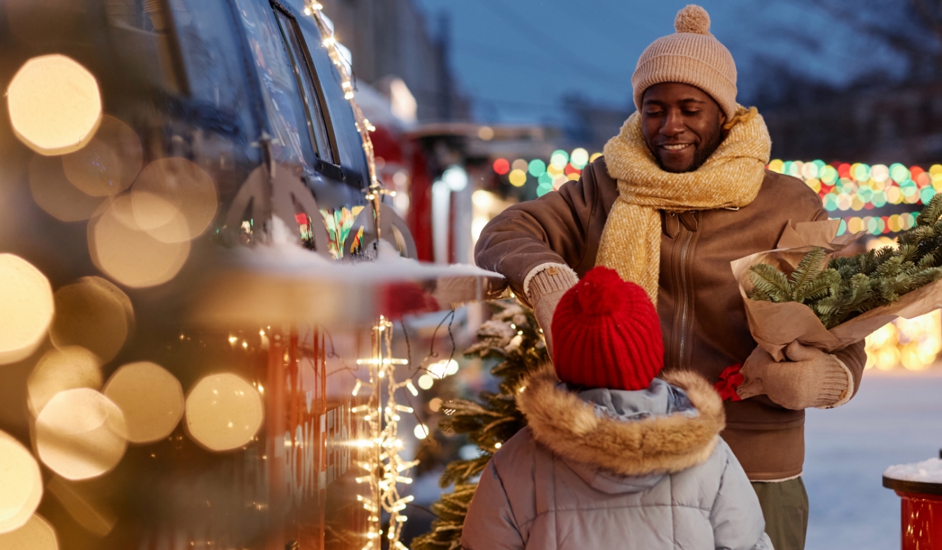 father and daughter christmas shopping