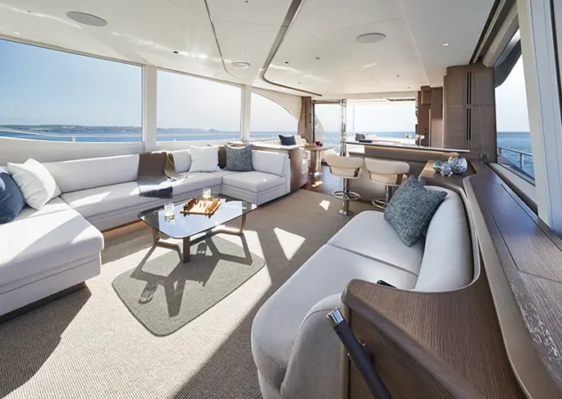 y72-interior-saloon-1