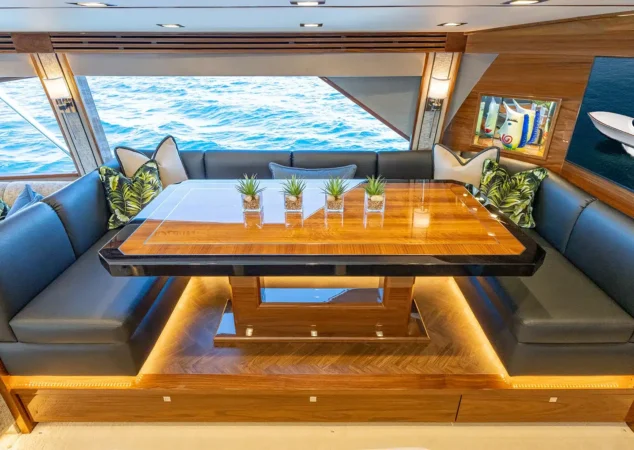 Viking 90 salon dinette