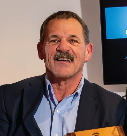 Joe Green receiving the Top Finance Producer Award at the 2024 annual meeting