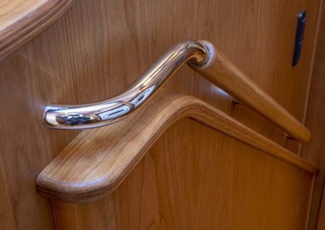 Sabre-58-Salon-Express-Interior-16