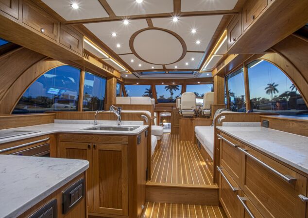 Sabre-58-Salon-Express-Interior-01