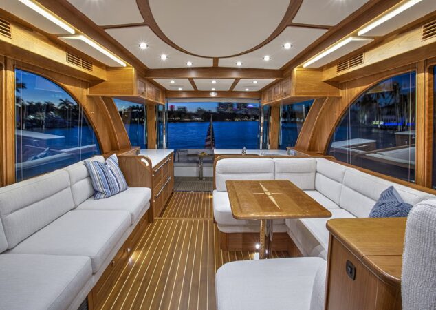 Sabre-58-Salon-Express-Interior-02