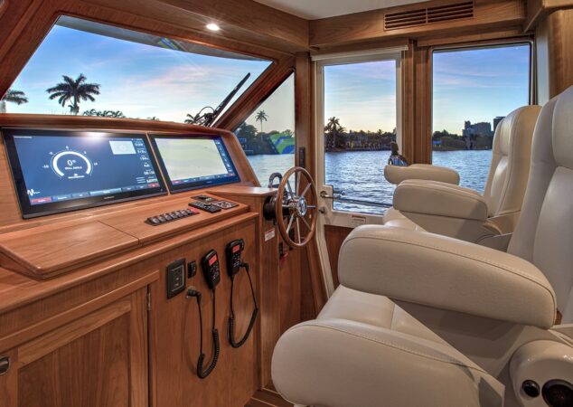 Sabre-58-Salon-Express-Interior-03