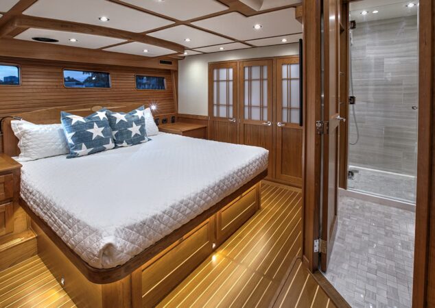 Sabre-58-Salon-Express-Interior-05