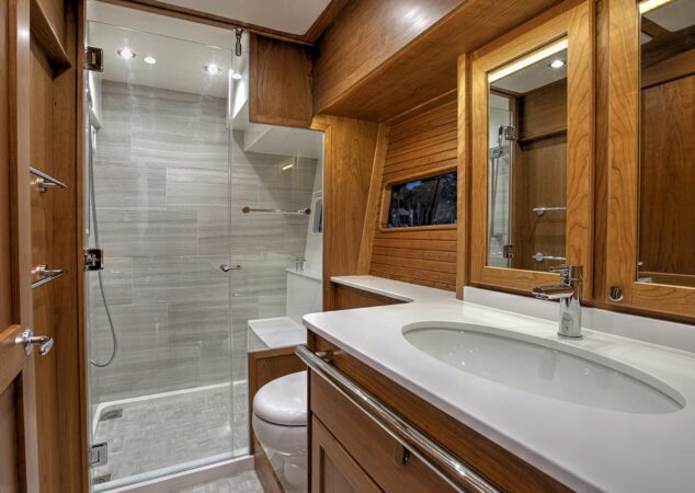 Sabre-58-Salon-Express-Interior-08