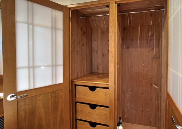 Sabre-58-Salon-Express-Interior-12