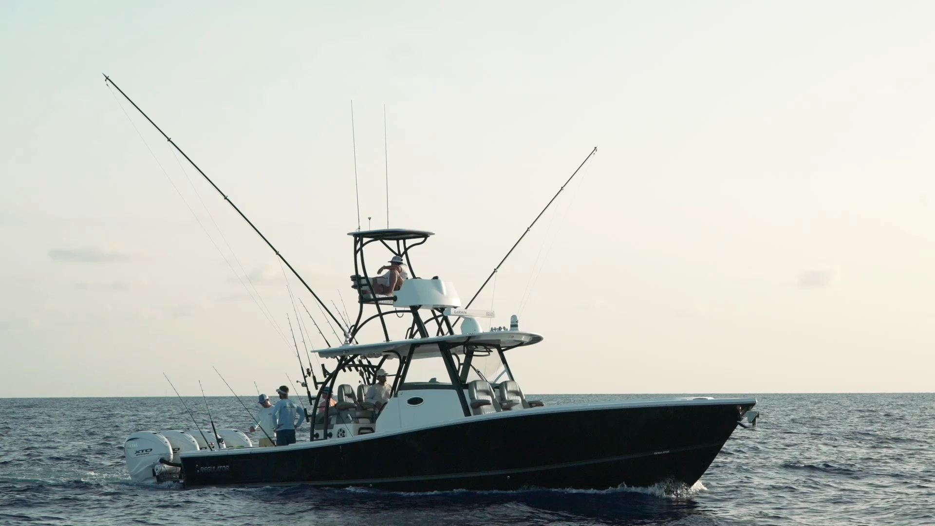 Regulator 41 running offshore