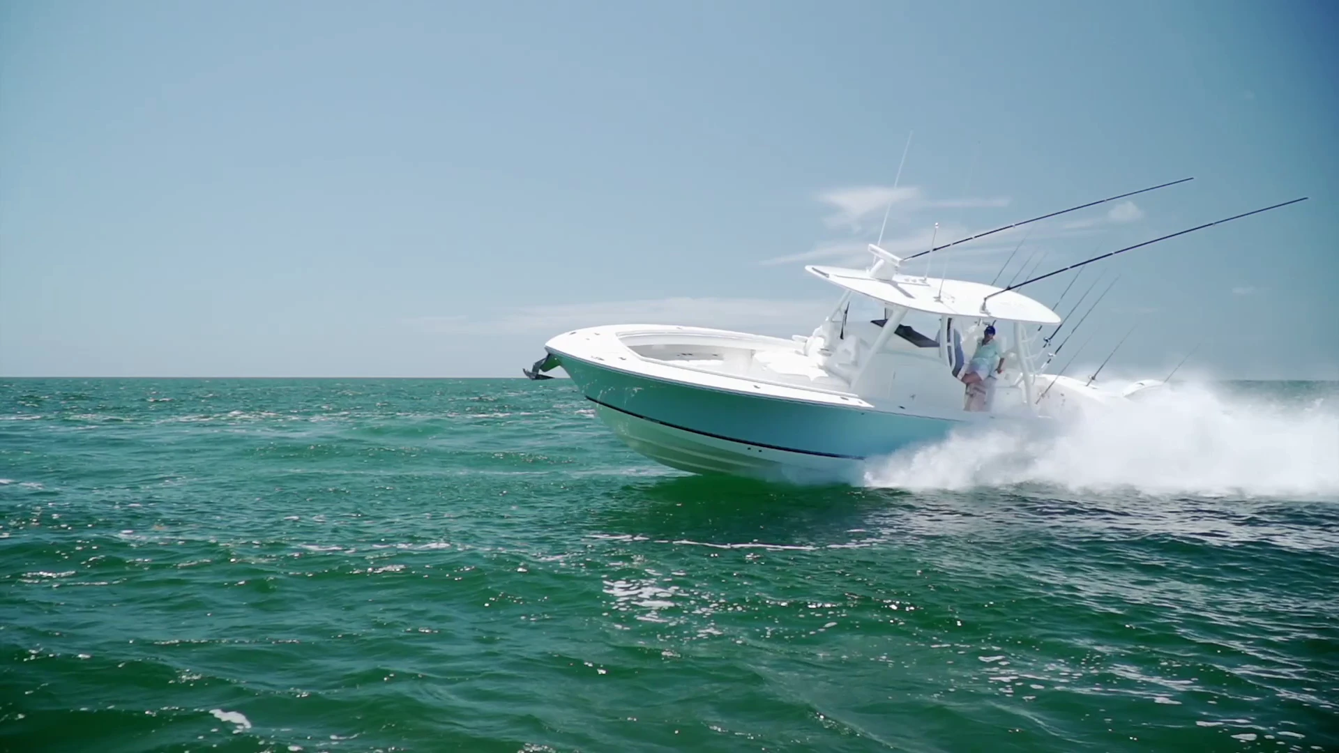 Regulator 37 running offshore