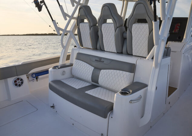 Cockpit seating arrangement on a Regulator 37