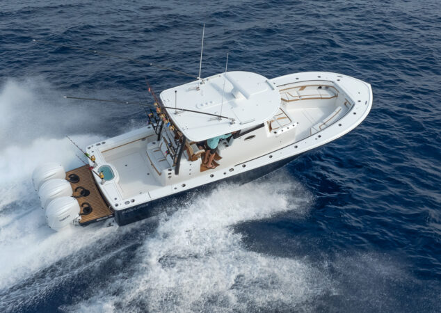 Regulator 35 cutting through waves, overhead front angle