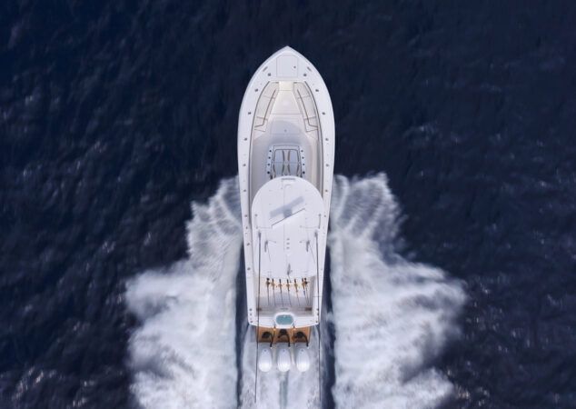 Regulator 35 running offshore, direct overhead view