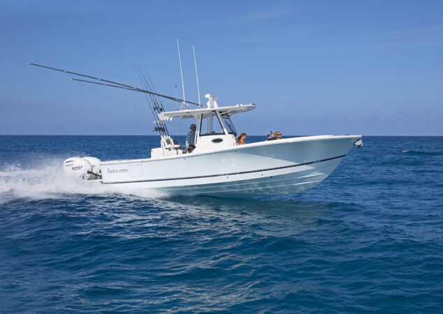 Regulator 31 running offshore side profile with outriggers