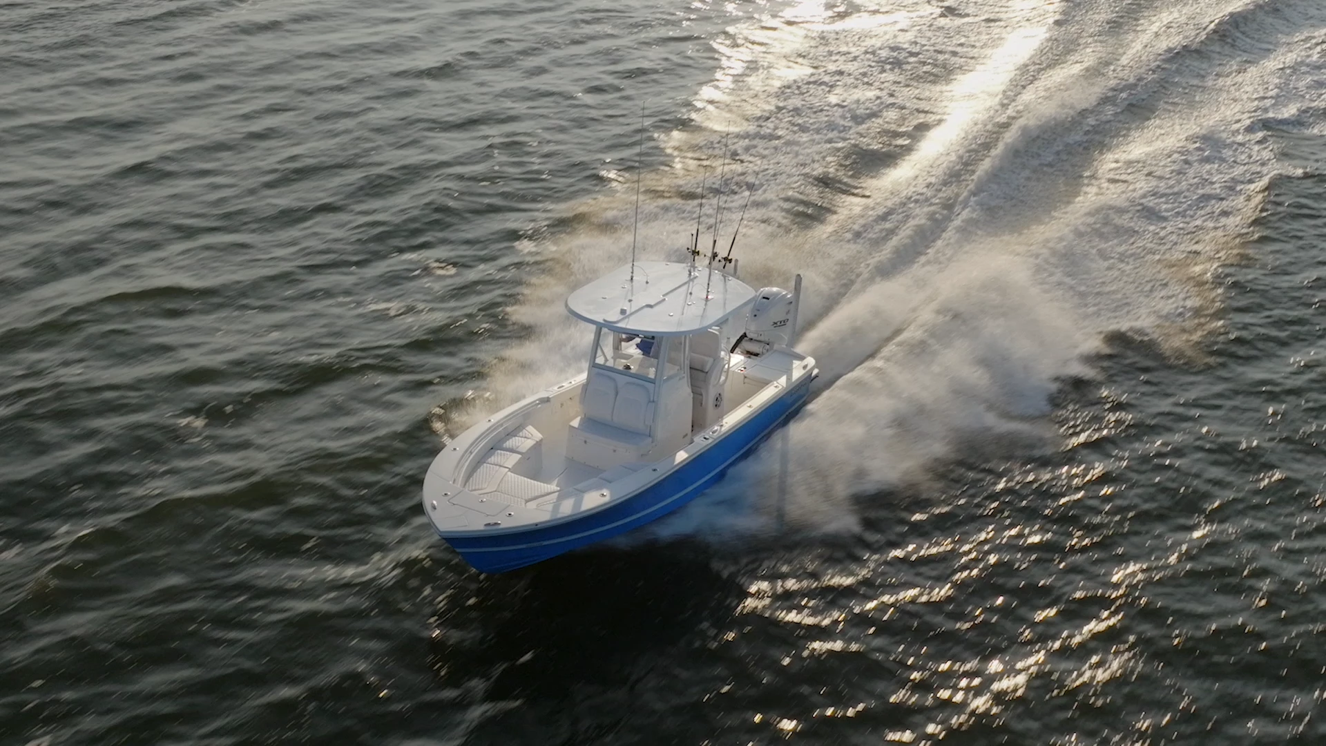 Regulator 26XO running offshore