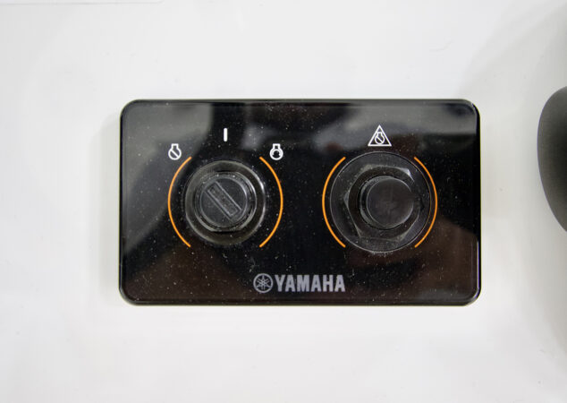 Yamaha ignition panel with dual engine controls on Regulator 26XO