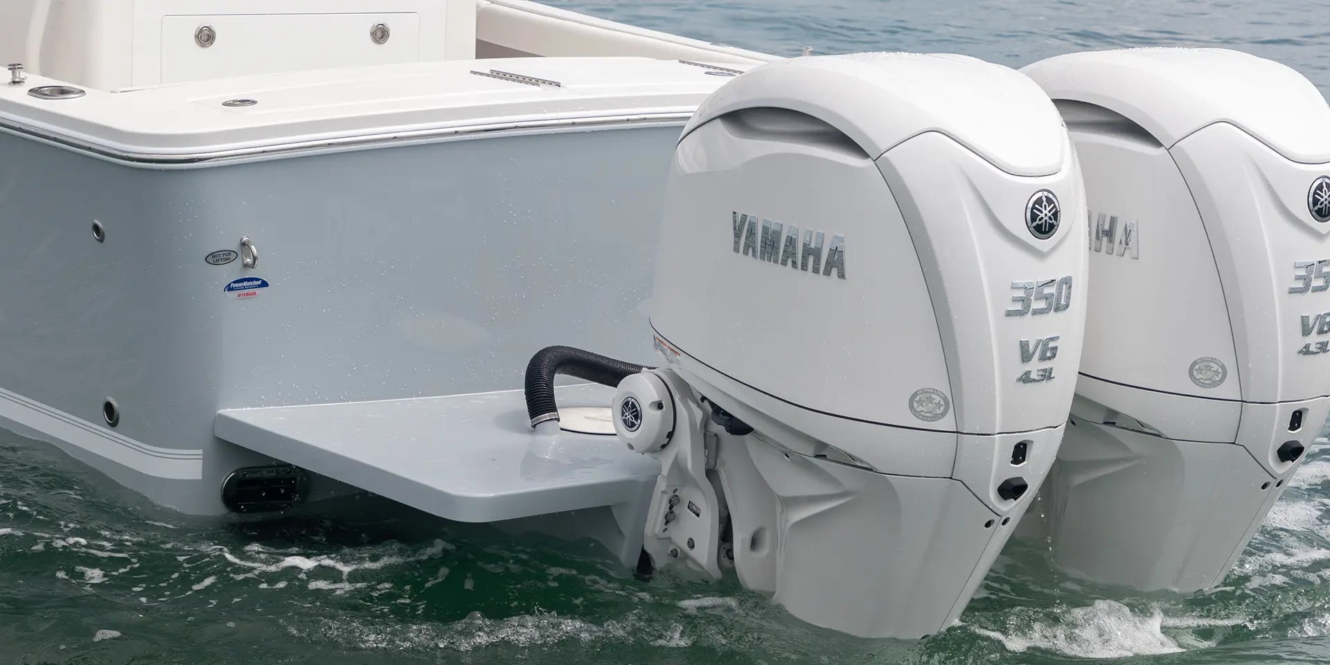 Regulator 28 Helm Seats