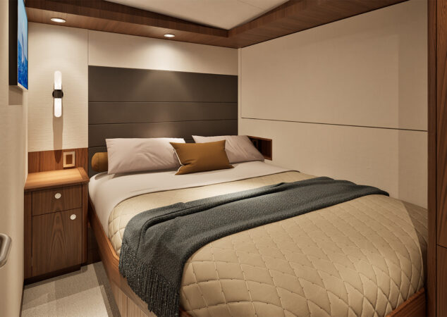 Hatteras 77 Convertible VIP Aft Stateroom