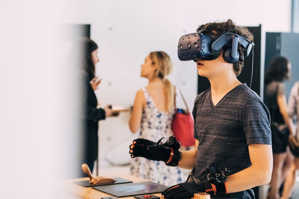 An individual tries a VR headset at a Boma club event.