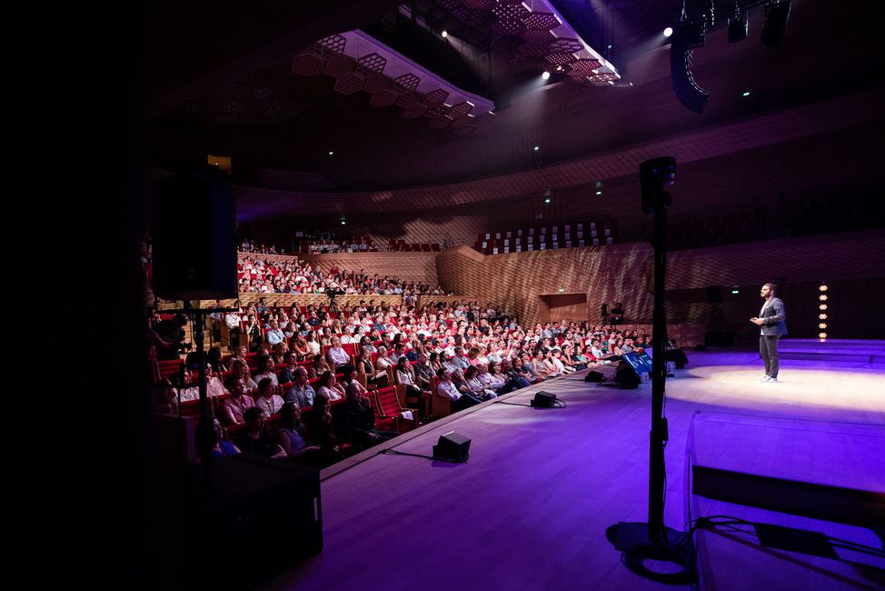 A speaker talks on stage at a Boma summit.