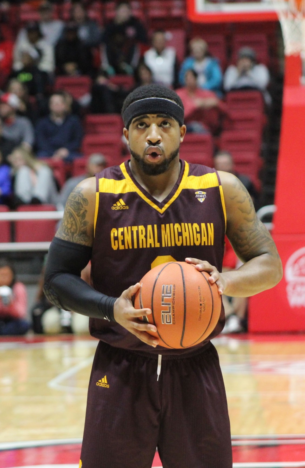 Ball State men's basketball holds off Central Michigan, NCAA leading
