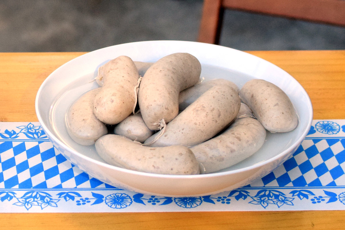 Die Weißwurst soll das 12 Uhr-Läuten nicht hören.