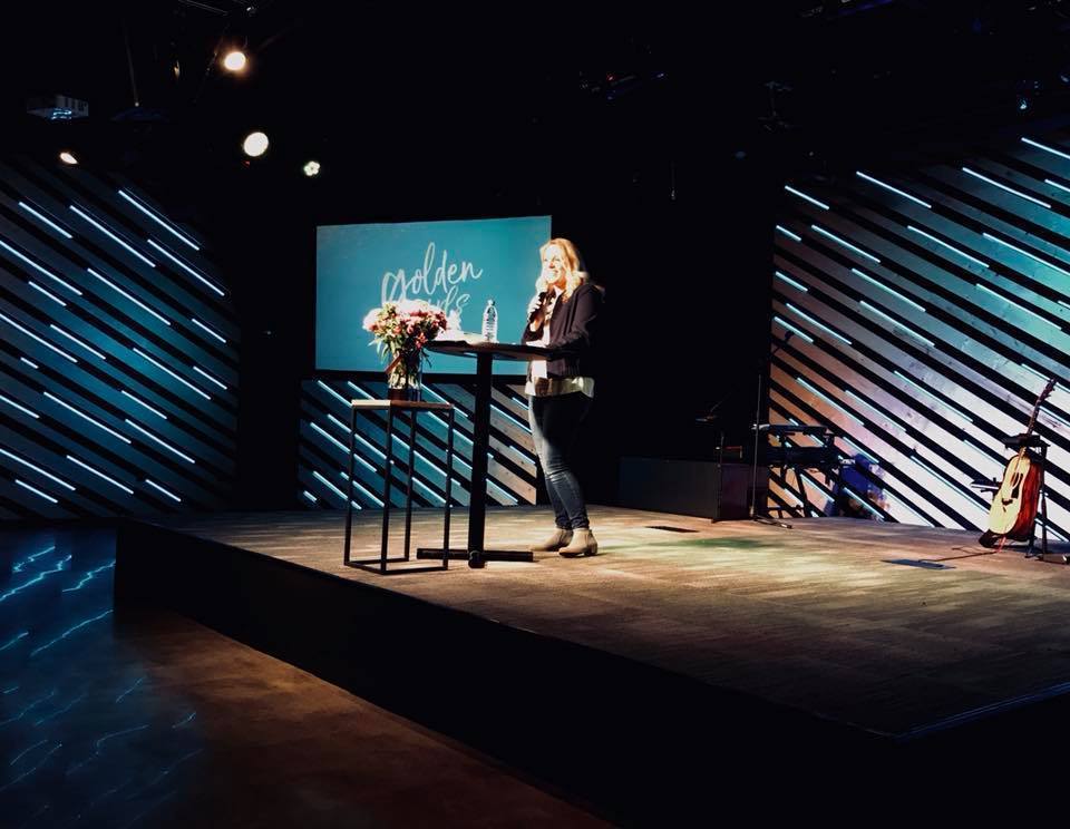 nike slides with air bubbles