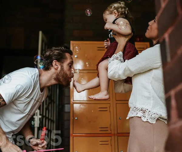 filming-families-the-modern-family-video-by-courtney-holmes-free-download