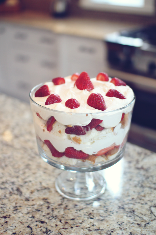 strawberry-trifle-main