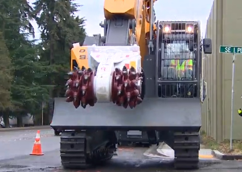 AQ4 on CAT330 Dam Spillway Hard Rock Excavation Antraquip