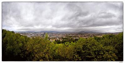 Blick hoch über die Stadt Oslo